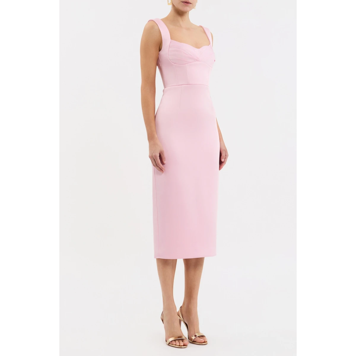 supported by thick straps for added comfort. Cinched at the waist
