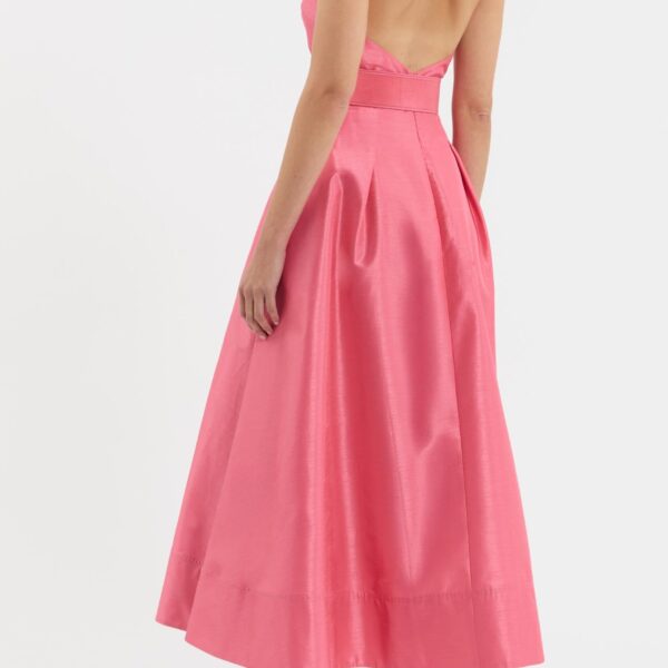 further enhanced by a self-belt that accentuates the flattering figure. Secured with an invisible zip fastening at the back