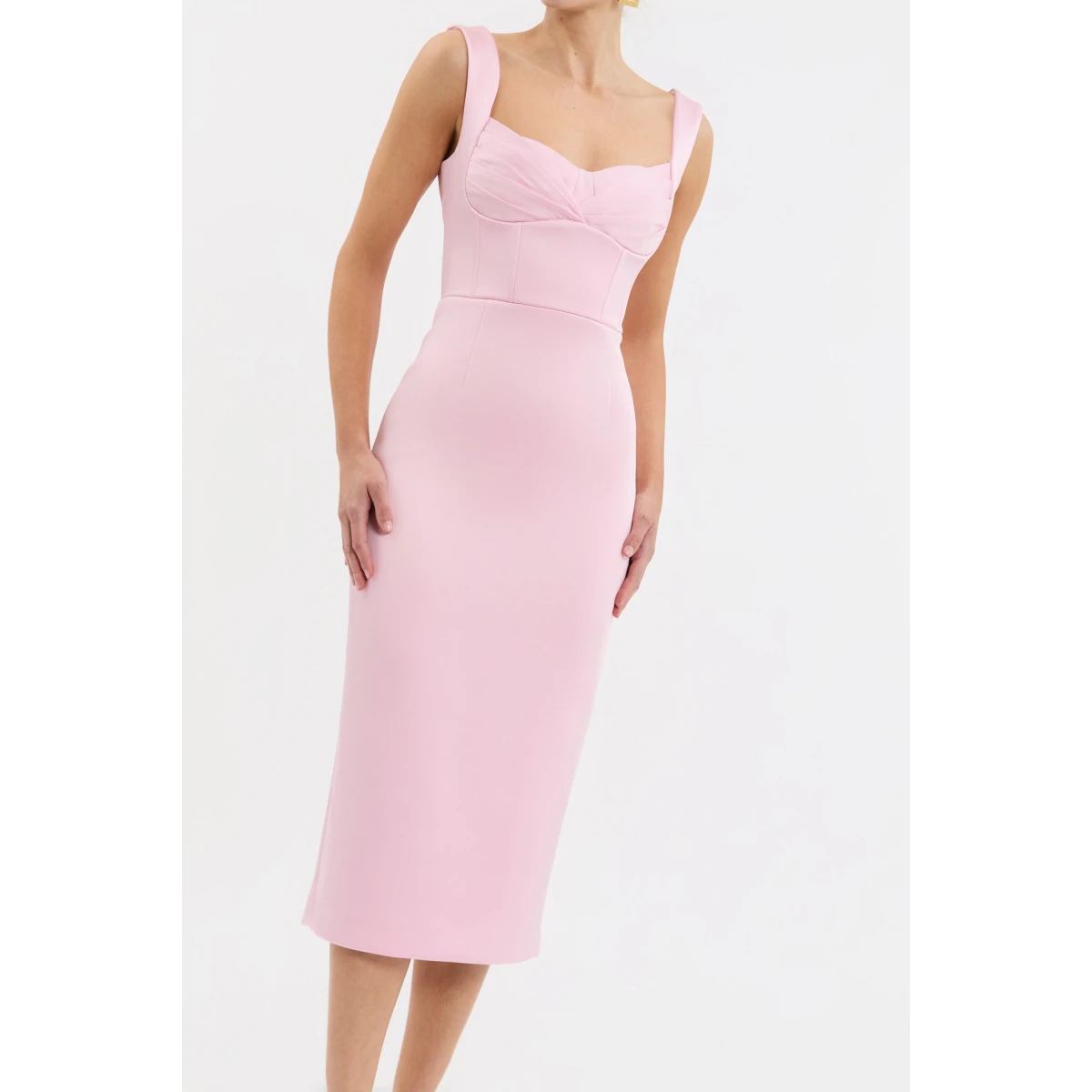 enhanced with a back split for a touch of allure. Lined and secured with a zip fastening at the back