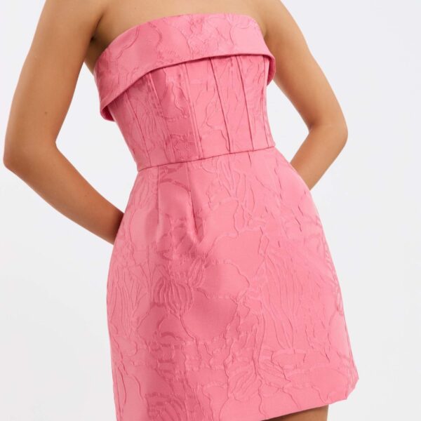 this dress is a refined choice for your next special event.