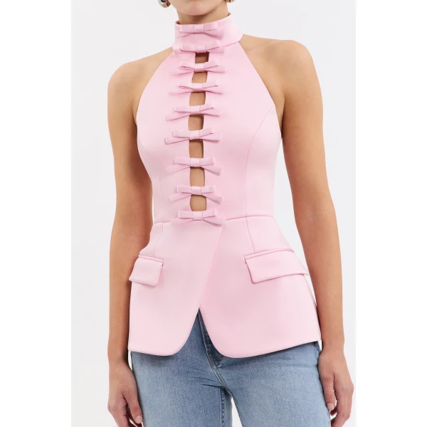 accentuates a flattering fit