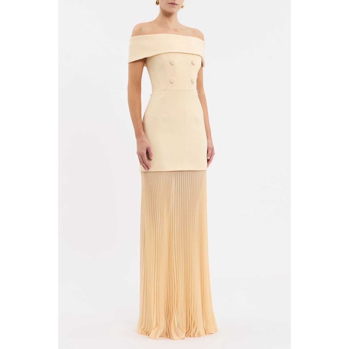 secured with a zip fastening at the back. Whether for day or night