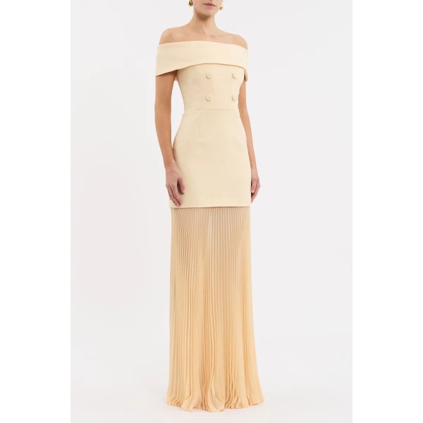 secured with a zip fastening at the back. Whether for day or night