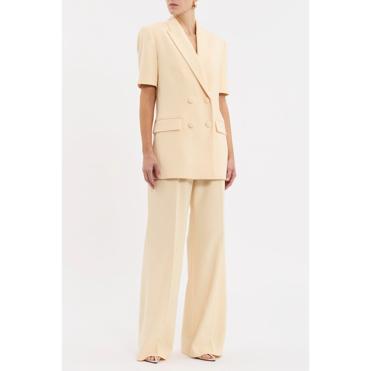 while lining ensures utmost comfort. Expertly tailored