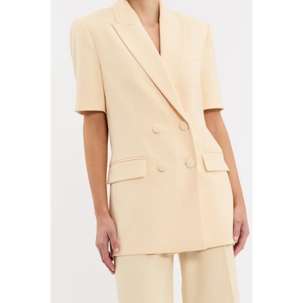 Rebecca Vallance Yellow Jackets The Rowan Blazer seamlessly harmonises timeless sophistication and modern style in a soft butter-yellow hue. Its oversized boxy silhouette and single-breasted design shape a flattering fit
