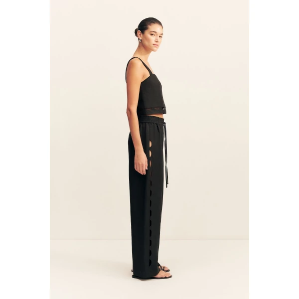 Cropped cami with scallop cut out detail in black in a premium linen blend.