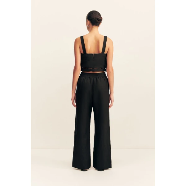 Cropped cami with scallop cut out detail in black in a premium linen blend.