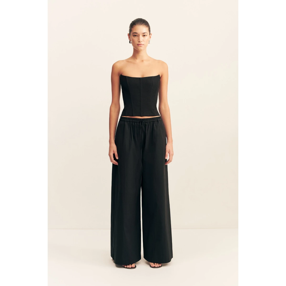 Strapless panelled corset in black in a textured ottoman viscose.