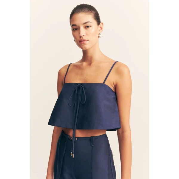 Cropped cami in midnight in a luxurious cotton sateen blend.