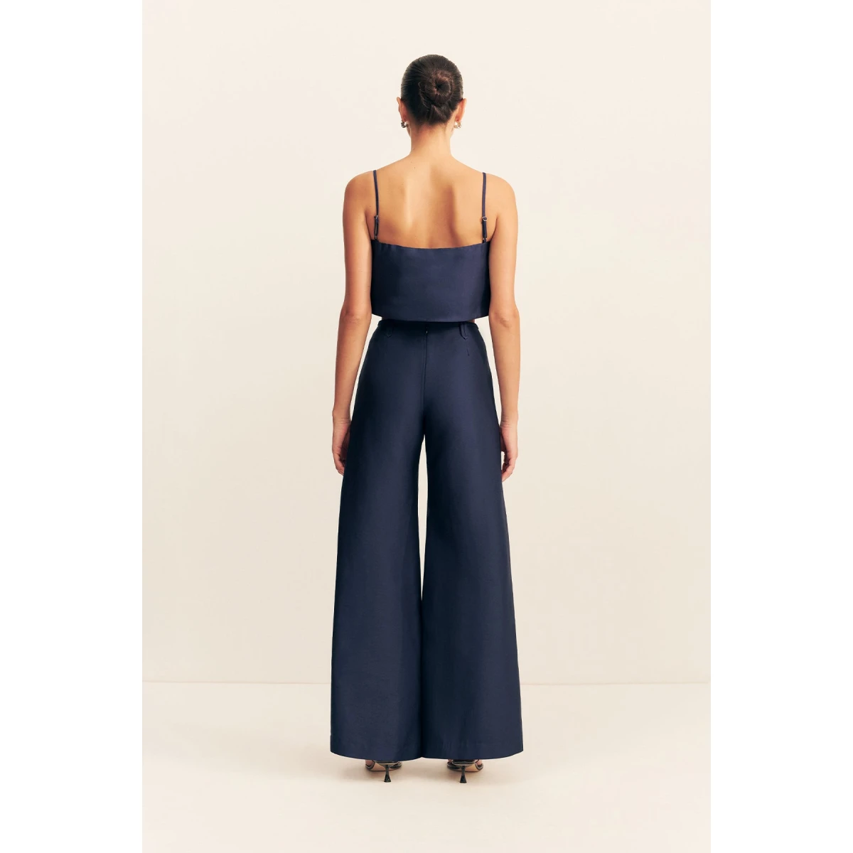 Cropped cami in midnight in a luxurious cotton sateen blend.