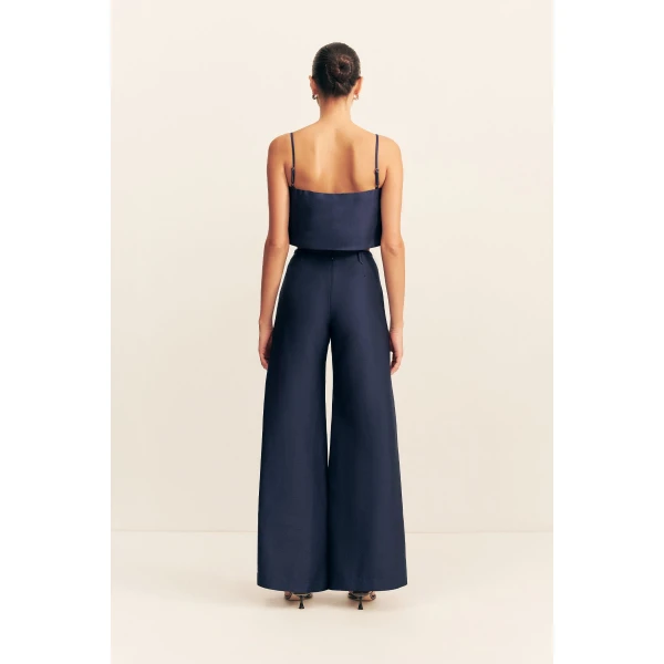 Cropped cami in midnight in a luxurious cotton sateen blend.