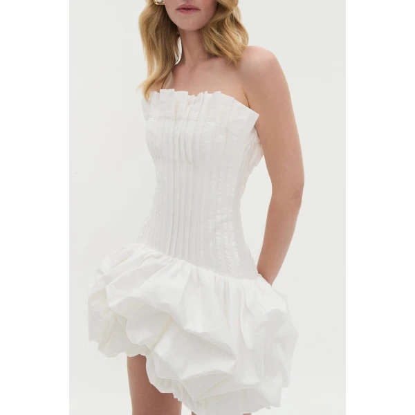 Aje Aus Dresses – structured silhouette with raw femininity from Coveti