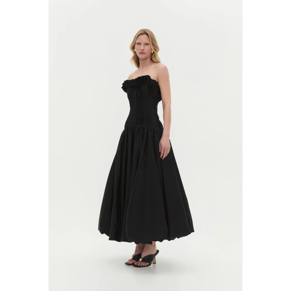 Aje Aus  – structured silhouette with raw femininity from Coveti
