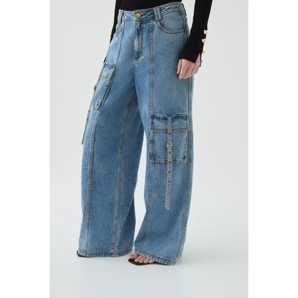 Aje Aus Pants – structured silhouette with raw femininity from Coveti