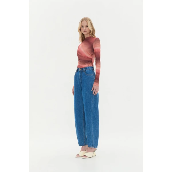 Aje Aus  – structured silhouette with raw femininity from Coveti