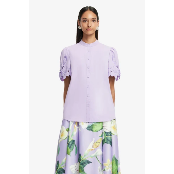 Round collared appliqué neckline