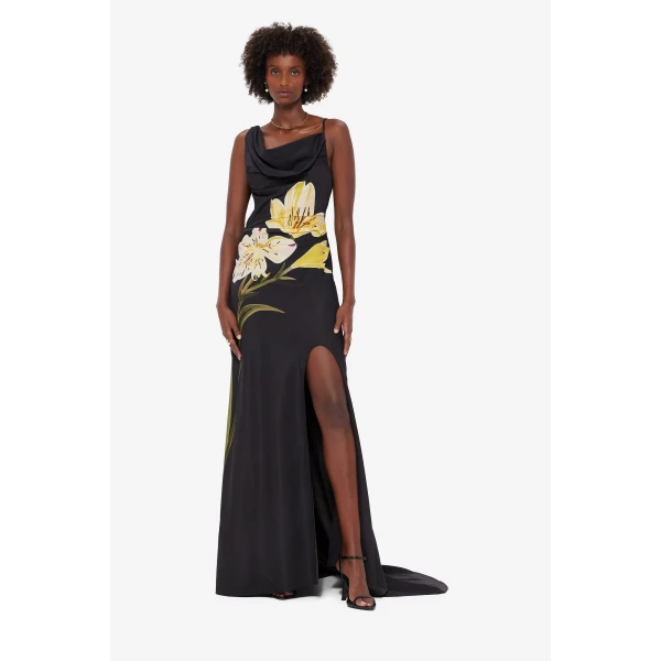 Low back with adjustable straps