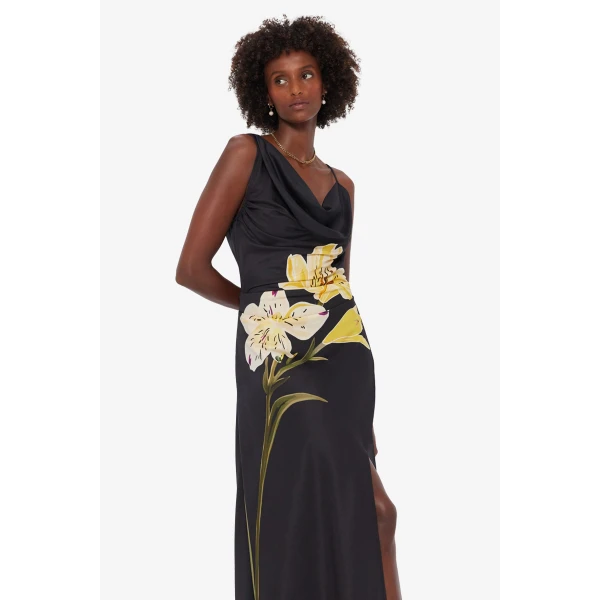 Side split opening - Gown from Coveti