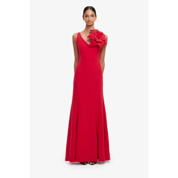 Deep V neckline