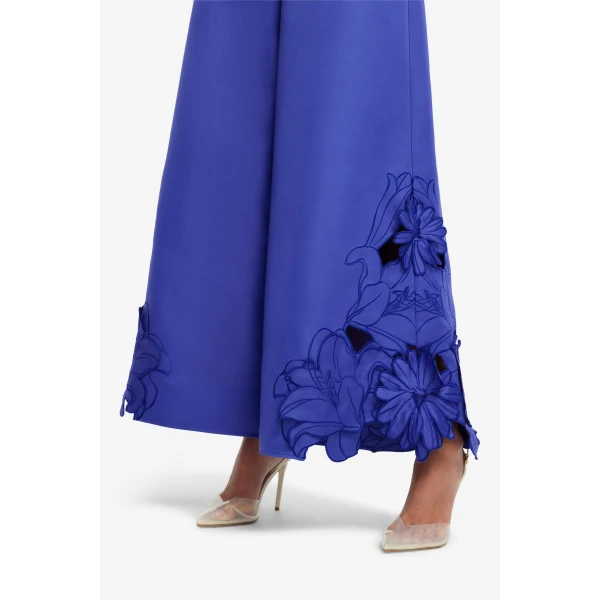 Wide leg silhouette