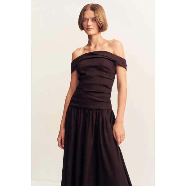 Off shoulder maxi dress in ganache in a premium stretch linen blend.