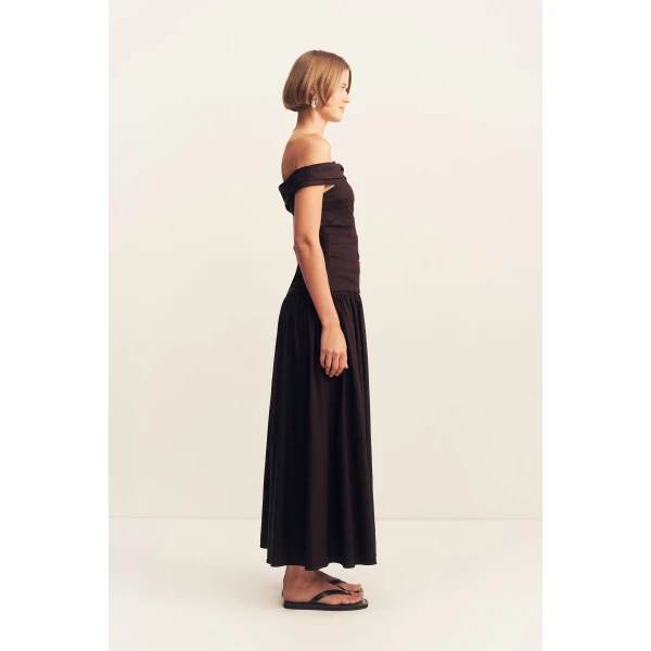 Off shoulder maxi dress in ganache in a premium stretch linen blend.