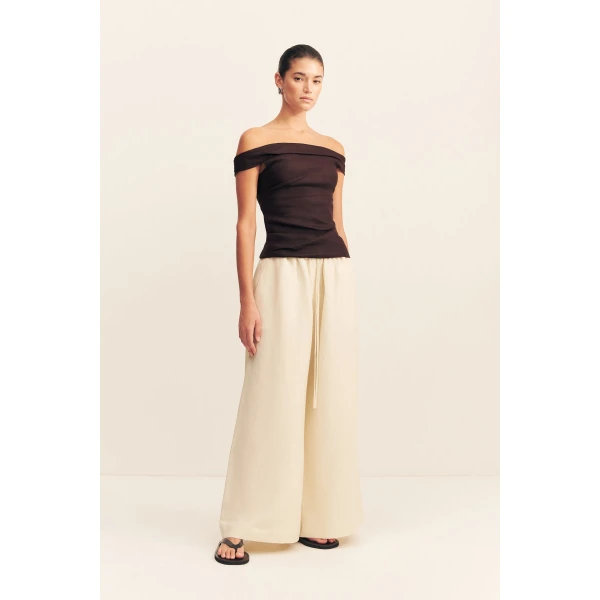 Off shoulder top in ganache in a premium stretch linen blend.