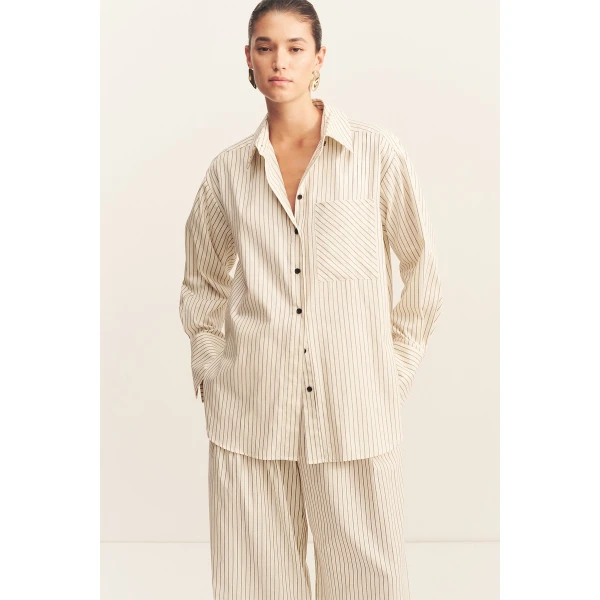 Long sleeve shirt in blanc pinstripe in a premium striped cotton.