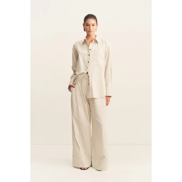 Long sleeve shirt in blanc pinstripe in a premium striped cotton.