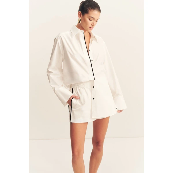 Elasticated short in a white organic cotton poplin with black contrast binding.