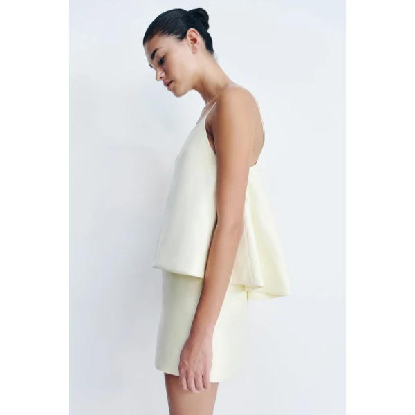 Belted mini skirt in yuzu in a luxurious cotton sateen blend.