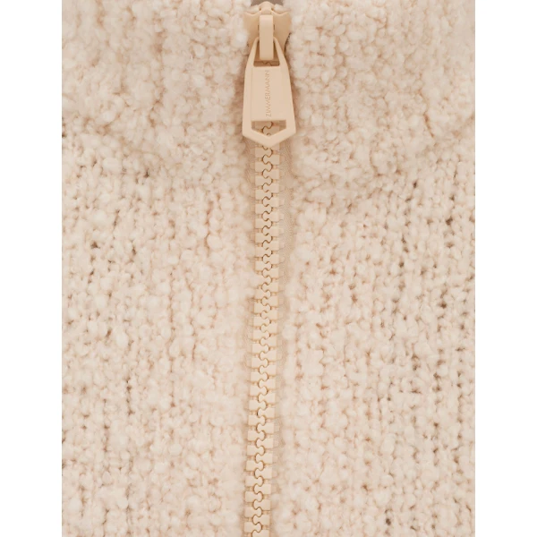 available now at Coveti.