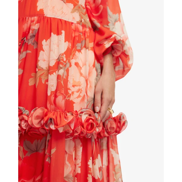 Long slim sleeves with frill cuff