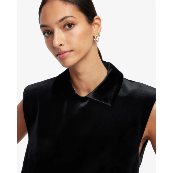 Collared neckline