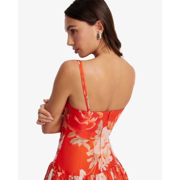 Fitted bodice & waist