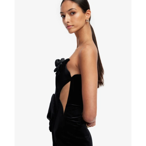 Strapless neckline
