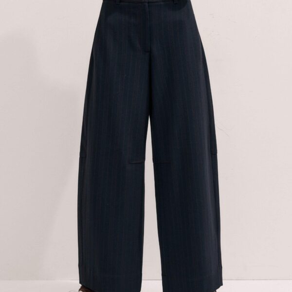 Me + Em Barrel-Leg Trouser – luxury British Blue in Me and Em exclusively at Coveti