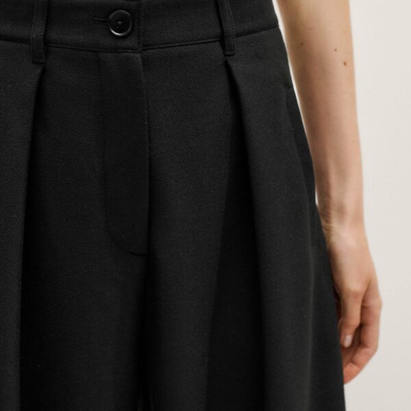 Me + Em Barrel Leg Trouser – luxury British Black in Me and Em exclusively at Coveti