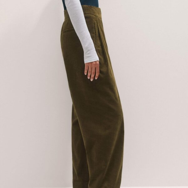 Me + Em Clever Trouser – luxury British Green in Me and Em exclusively at Coveti