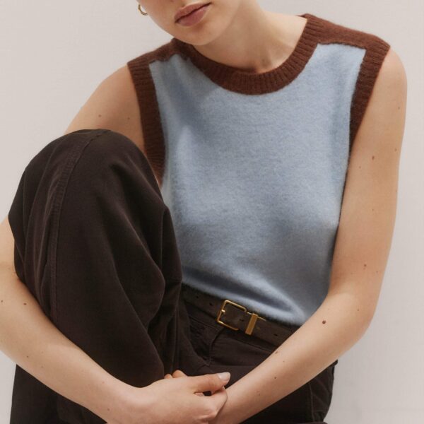 Me + Em Contrast Knit Vest – luxury British Brown in Me and Em exclusively at Coveti