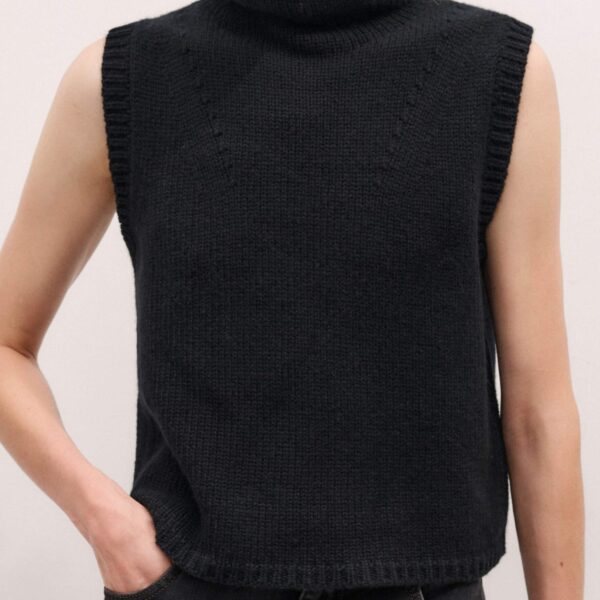 Me + Em Crop Sweater Vest – luxury British Black in Me and Em exclusively at Coveti