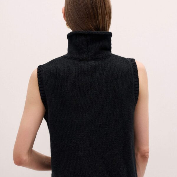 Me + Em Crop Sweater Vest – luxury British Black in Me and Em exclusively at Coveti
