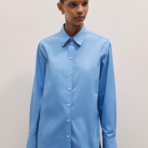 Me + Em Curved Hem Shirt – luxury British Blue in Me and Em exclusively at Coveti