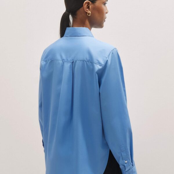 Me + Em Curved Hem Shirt – luxury British Blue in Me and Em exclusively at Coveti