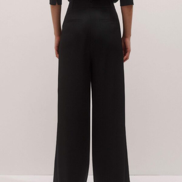 Me + Em Double Pleat Pant – luxury British Black in Me and Em exclusively at Coveti