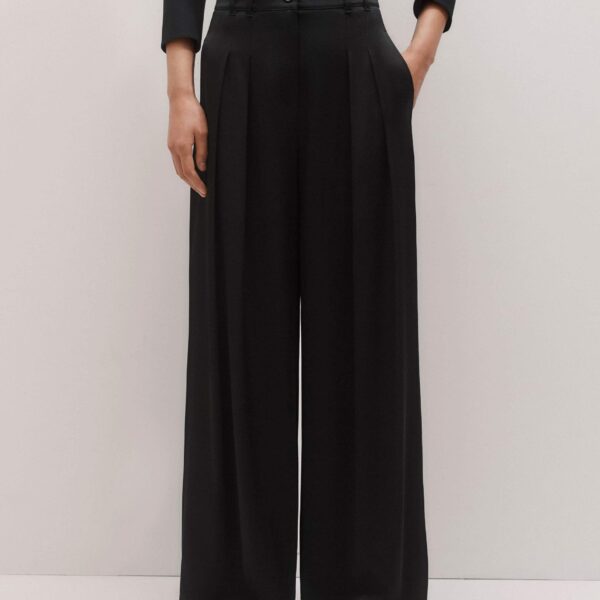 Me + Em Double Pleat Pant – luxury British Black in Me and Em exclusively at Coveti