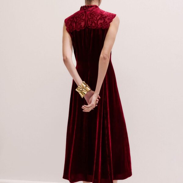Me + Em Embroidered Midi Dress – luxury British Red in Me and Em exclusively at Coveti