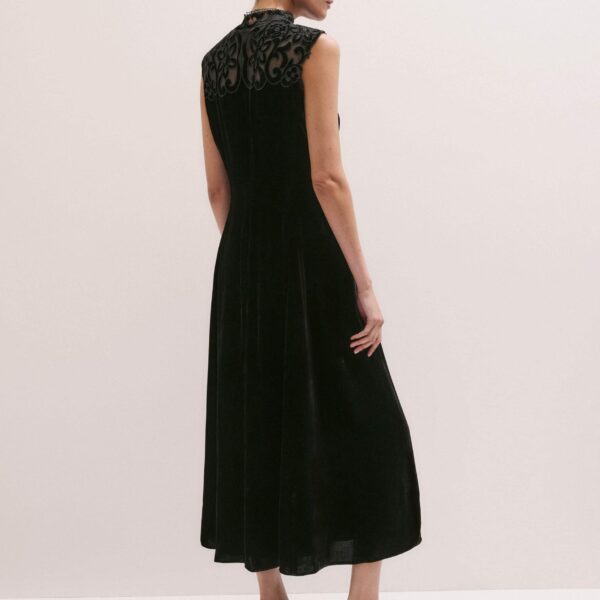 Me + Em Embroidered Midi Dress – luxury British Black in Me and Em exclusively at Coveti