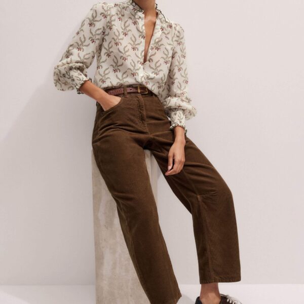 Me + Em Engineered-Leg Pant – luxury British Brown in Me and Em exclusively at Coveti