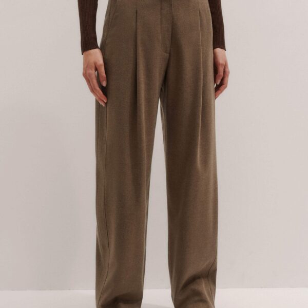 Me + Em Pleat Tapered Trouser – luxury British Brown in Me and Em exclusively at Coveti